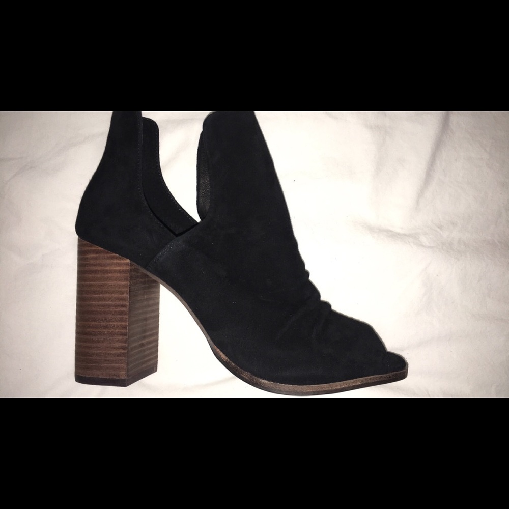 Kristin Cavallari black lash peep toe bootie. NEW